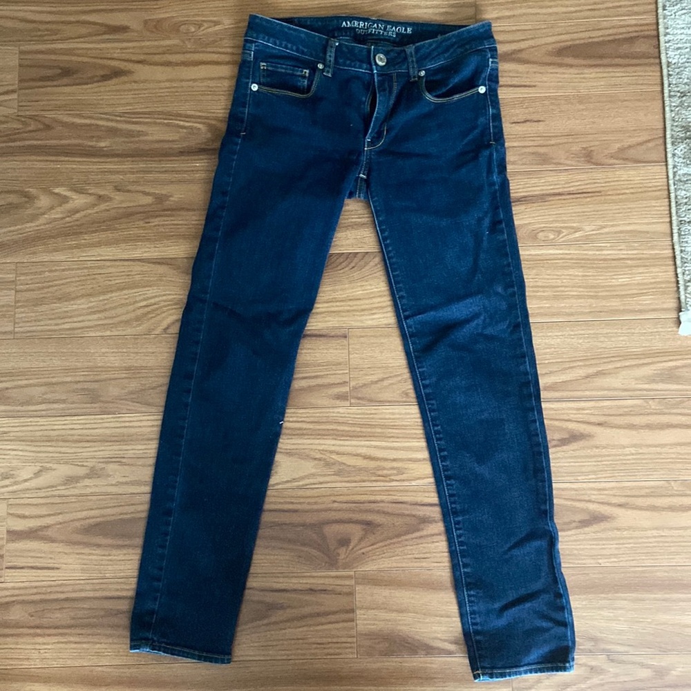 Women’s Size 6 American Eagle Dark Demin Skinny Jeans (super soft&stretchy)